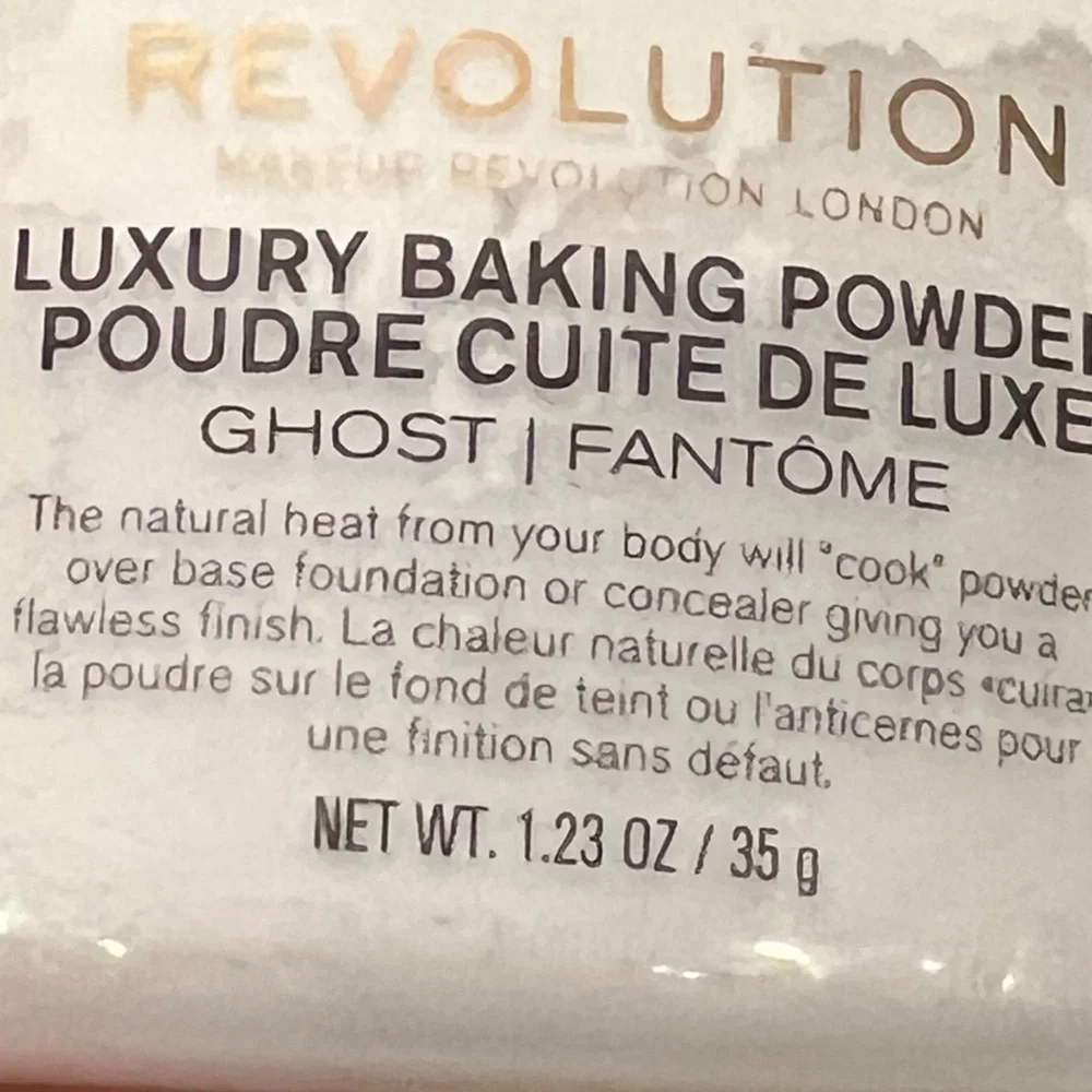 Makeup Revolution London Luxury Baking Powder Makeup Ghost‎ Flawless Finish NEW